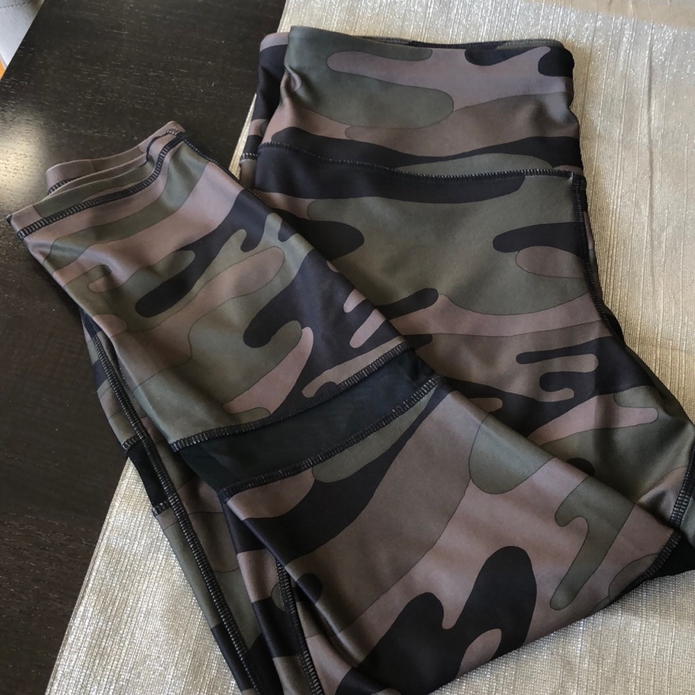 Camo 7/8 Leggings with Mesh Detail
